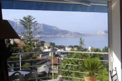 Image de Belle maison d'architecte avec piscine privée et super vue mer, proche marina