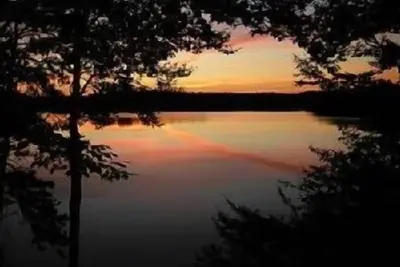 Image de Profitez de toute saison dans notre paisible maison du lac!