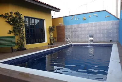 Image de près de tout les pieds dans le sable