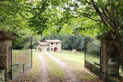 Image de Beautiful independent stone houses absolute peace and beautiful surroundings. beaches