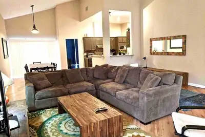 Image de Perfect Austin Getaway! Spa, arcade, ceinture verte, etc. !