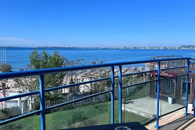 Image de Vega Village - Front de Mer. Magnifique vue sur mer et la marina