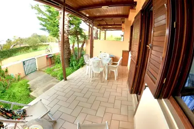 Image de Appartement de deux pièces climatisé avec 1 salle de bain, jardin, barbecue et Wi-Fi