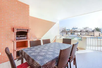 Image de Grand 3 chambres, niveau piscine, familial, 28706 / Al