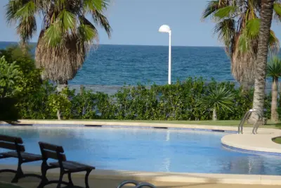 Image de Apt  vue Mer dans résidence de standing avec piscine & accès direct à la plage.