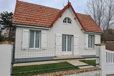 Image de Cabourg/Le Home: Proximité plage golf thalasso, maison avec terrasse et jardin.