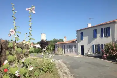 Image de Maison de famille, centre village, avec jardin clos