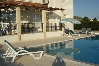 Image de Superbe villa neuve offrant d'étonnantes vues, vastes jardins, piscine privée