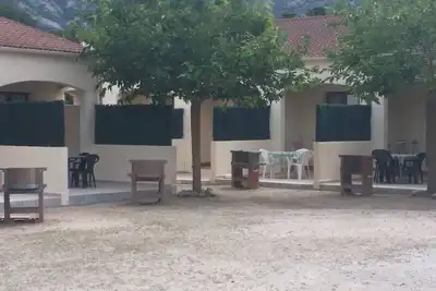 Image de 800 mètres de la plage! studio plein pied avec jardin, au calme