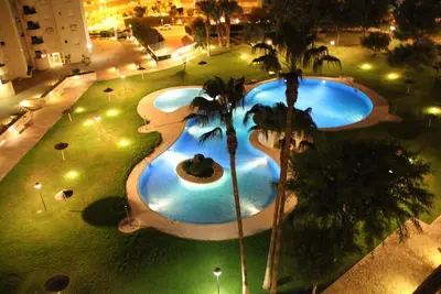 Image de Dans la plage de luxe ensoleillé et spacieux 3 sl. peigner / 2 salles de bain. appartement avec vue sur la mer limitée