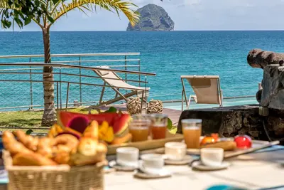Image de La Sirène du Diamant, spacieuse villa familiale sur la plage du Diamant
