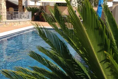 Image de Belle, chalet confortable avec grande piscine