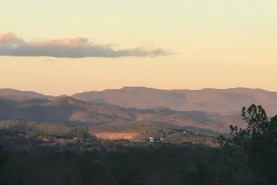 Image de Vues des montagnes Blue Ridge et du barrage Jocassee (Morning Glory)