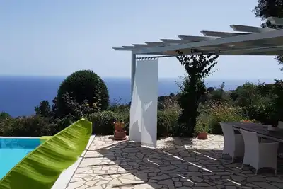 Image de Two beautiful 3 bedroom villas overlooking Ionian sea.