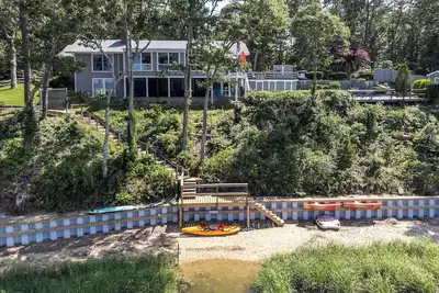 Image de Bay Front + Piscine. Sup, Kayaks, Vélos, A / C, Pass Plage Véhicule et Animaux Ok!