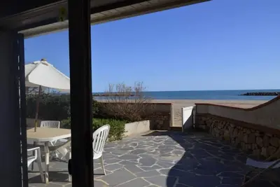Image de appartement rez de chaussée de villa directement sur la plage
