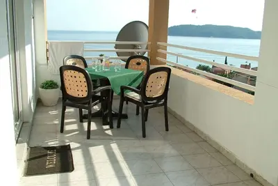 Image de Vue panoramique appartement à Rafailovici. 200 m des plages de sable.