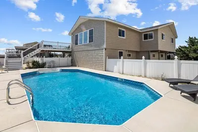 Image de Van Divender | Front de mer | Piscine privée