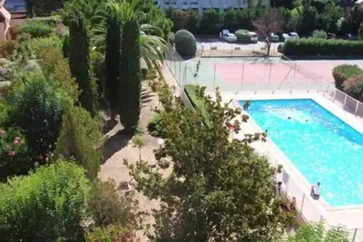 Image de Appartement avec terrasse dans résidence avec tennis et piscine