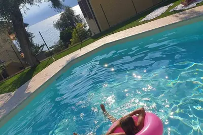 Image de Appartement nouvellement construit avec piscine