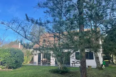 Image de A 15min à pied de la plage, maison calme avec jardin, idéale en famille