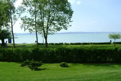 Image de Appartement au rez-de-chaussée au bord du lac avec bien-être & climat et Wifi gratuit