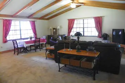 Image de Maison de style campagnard paisible.