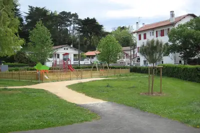 Image de St Jean Luz - Plage Commerce 5 Mn A Pied-Parking Gratuit-Lit  Bebe-Aire de Jeux