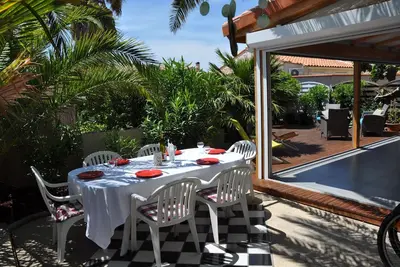 Image de Villa spacieuse avec jardin, près du plage, adapté aux enfants, plac de parc