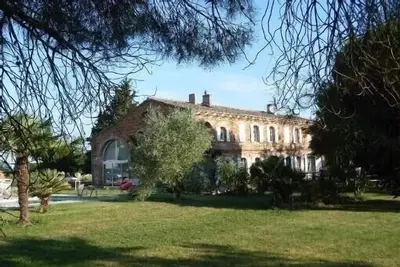 Image de Ferme toulousaine rénovée et spacieuse avec parc et piscine