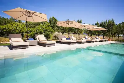 Image de Belle villa de village avec une grande piscine pour 12 personnes