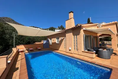 Maison de vacances, piscine privée, vue sur la mer, internet