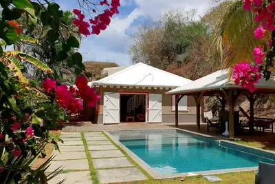 Image de Magnifique Villa Emeraude, Accès plage, Superbe piscine au sel, Villa créole 4*