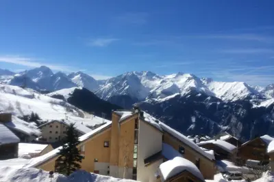Image de Superbe appartement entièrement rénové  vue montagne avec parking couvert