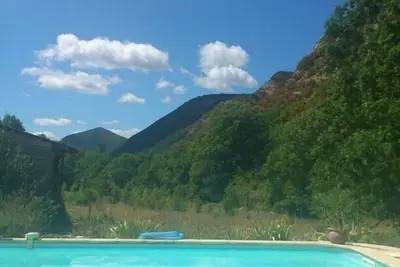 Image de Into the wild : Belle maison de charme, pleine nature, grande piscine privative.