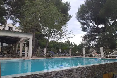 Image de Rez-de-Jardin dans villa avec piscine