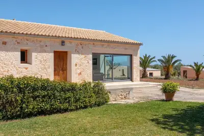 Image de modern converted farmhouse with pool, quiet location