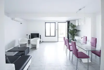 Image de Appartement design sur jardin, dans villa à Marseille, port de la Pointe Rouge