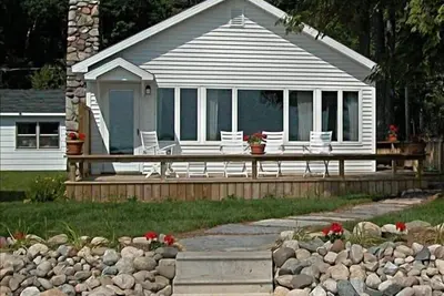 Image de Lake Front Cottage sur le lac Douglas près de Petoskey et MacKinaw