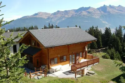 Image de magnifique chalet, calme et ensoleillé