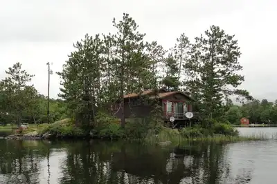 Image de 'Private Island Get-A-Way' Lake Vermilion-Cook ** SPÉCIAUX ** Courriel / Appel à demander! !