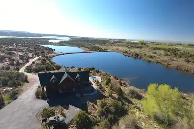 Image de Lac spectaculaire et centre de pĂŞche
