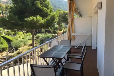 Image de Appartement dans résidence calme- grande piscine- proche plage