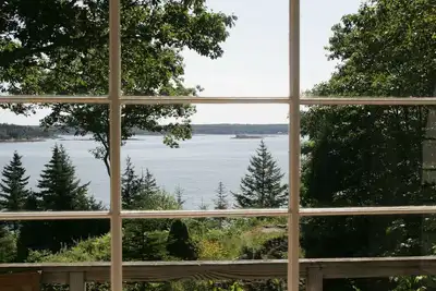 Image de Cottage traditionnel du Maine avec John's Bay Vistas: Cove et Bay Vues