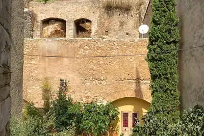 Image de Cailloux D'Or - Maison de vieux pierres dorées, parking prive ferme avec jardin