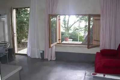 Image de Mazet de charme, entièrement rénové, très calme, dans pinède, près du centre