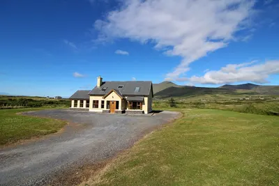 Image de Lumineux, Maison moderne sur la péninsule de Dingle. Wifi disponible.