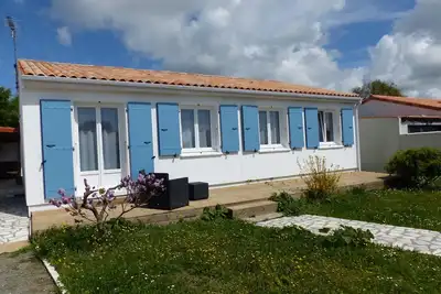 Image de Décor moderne et soigné, confort, jardin clos, calme, dans village de pêcheurs