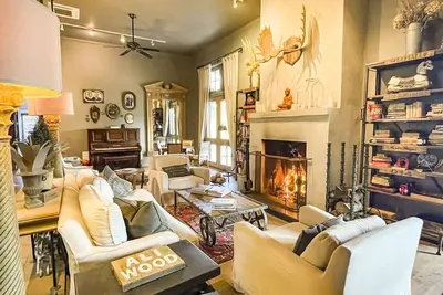 Image de Provence répond aux Methow. Maison de campagne à la française avec piscine et bain à remous