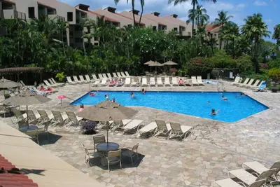 Image de 2br, 2ba surclassés sur une piscine à un niveau (bâtiments 5-3e étage) Tarifs 169 $ - 219 $